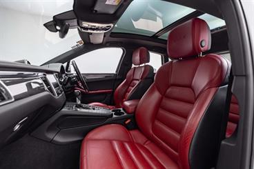 2016 Porsche Macan - Thumbnail