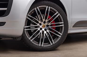 2016 Porsche Macan - Thumbnail