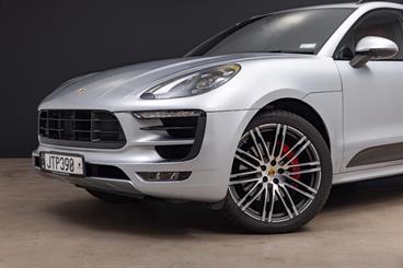 2016 Porsche Macan - Thumbnail