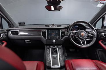 2016 Porsche Macan - Thumbnail