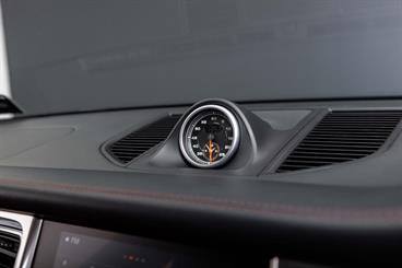 2016 Porsche Macan - Thumbnail