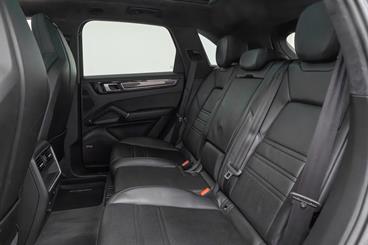 2022 Porsche Cayenne - Thumbnail