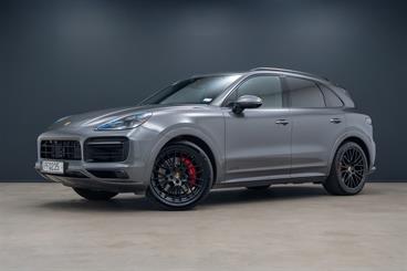 2022 Porsche Cayenne - Thumbnail