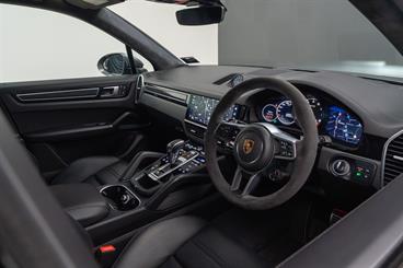 2022 Porsche Cayenne - Thumbnail