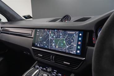 2022 Porsche Cayenne - Thumbnail