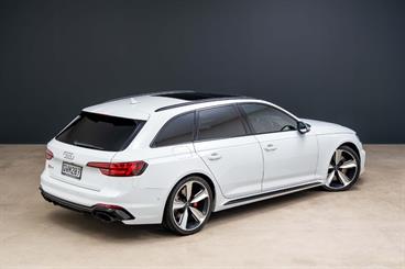 2018 Audi RS4 - Thumbnail