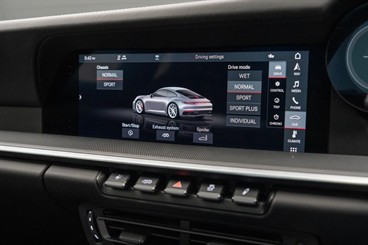 2020 Porsche 911 - Thumbnail