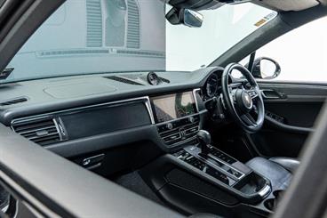 2021 Porsche Macan - Thumbnail