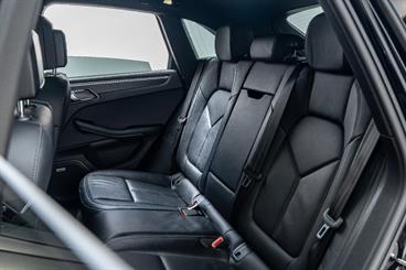 2021 Porsche Macan - Thumbnail