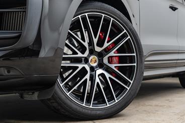 2021 Porsche Macan - Thumbnail
