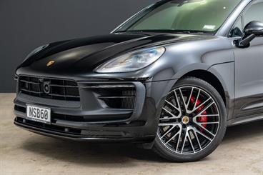 2021 Porsche Macan - Thumbnail