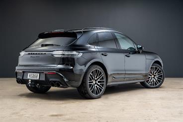 2021 Porsche Macan - Thumbnail