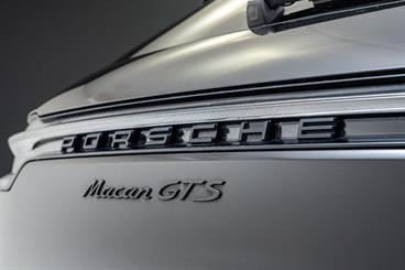 2021 Porsche Macan - Thumbnail