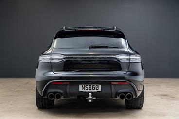 2021 Porsche Macan - Thumbnail
