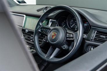 2021 Porsche Macan - Thumbnail