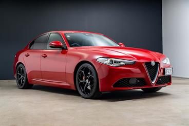 2018 Alfa Romeo Giulia - Thumbnail