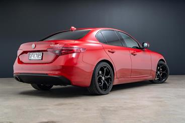 2018 Alfa Romeo Giulia - Thumbnail
