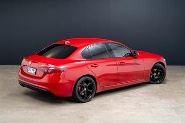 2018 Alfa Romeo Giulia - Thumbnail