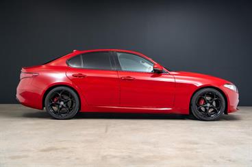 2018 Alfa Romeo Giulia - Thumbnail