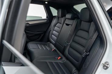 2021 Porsche Macan - Thumbnail