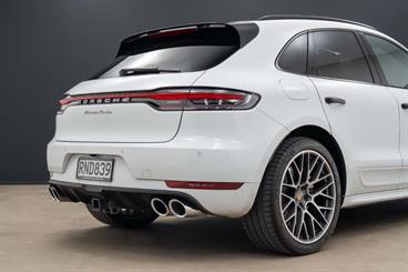 2021 Porsche Macan - Thumbnail
