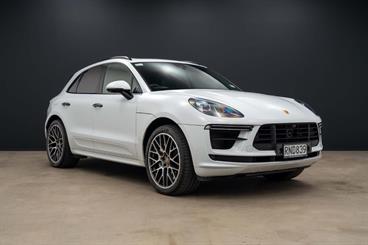 2021 Porsche Macan - Thumbnail