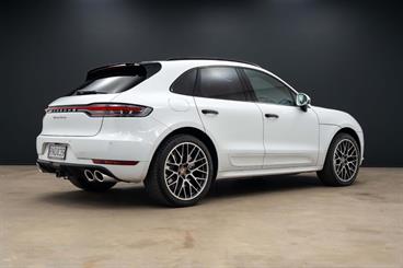 2021 Porsche Macan - Thumbnail
