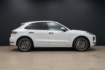 2021 Porsche Macan - Thumbnail