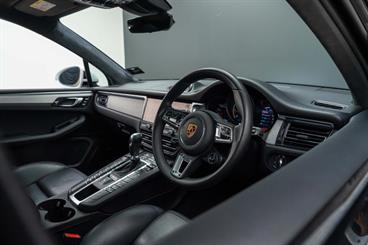 2021 Porsche Macan - Thumbnail