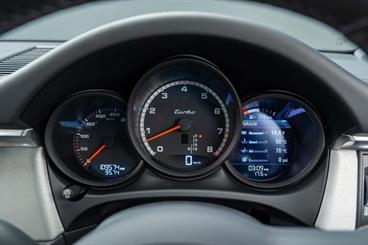 2021 Porsche Macan - Thumbnail