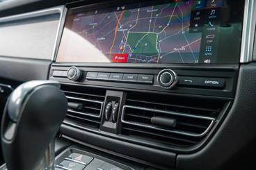 2021 Porsche Macan - Thumbnail