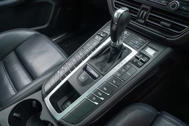 2021 Porsche Macan - Thumbnail