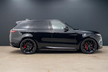 2025 Land Rover Range Rover Sport - Thumbnail