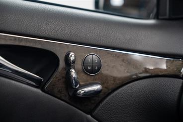 2004 Mercedes-Benz E 55 - Thumbnail