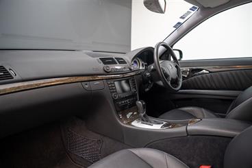 2004 Mercedes-Benz E 55 - Thumbnail