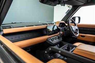 2022 Land Rover Defender - Thumbnail