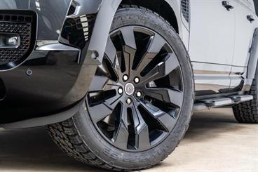 2022 Land Rover Defender - Thumbnail