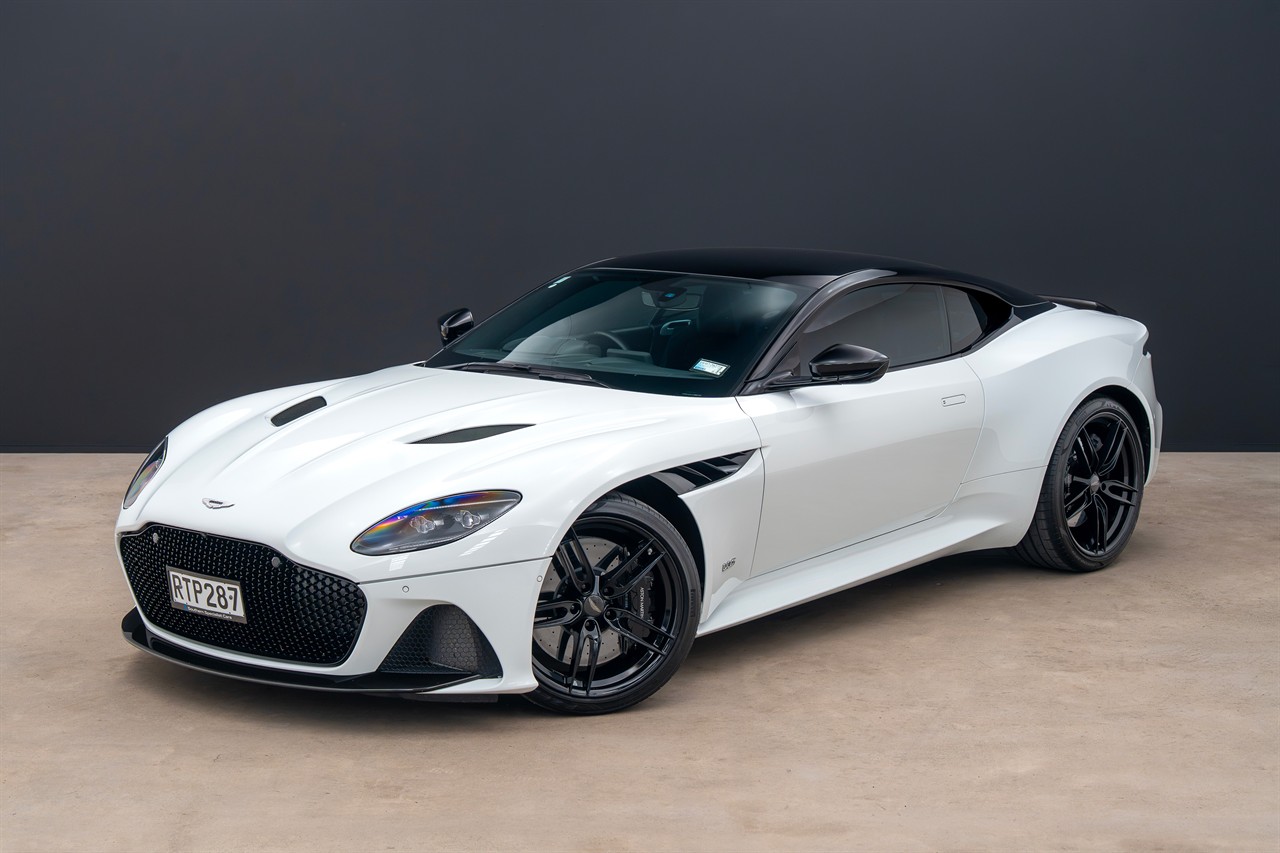 2021 Aston Martin DBS