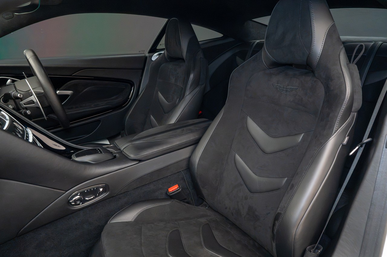 2021 Aston Martin DBS