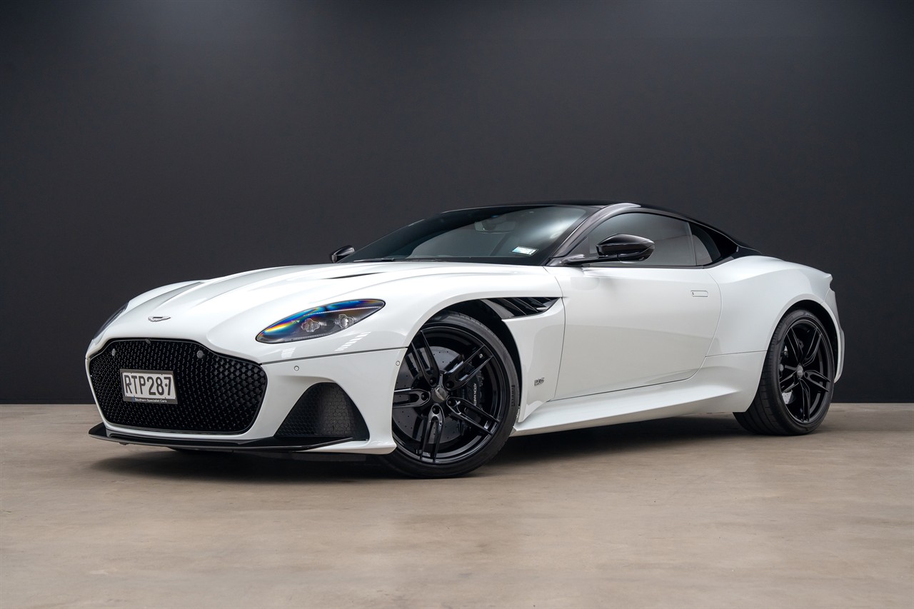 2021 Aston Martin DBS