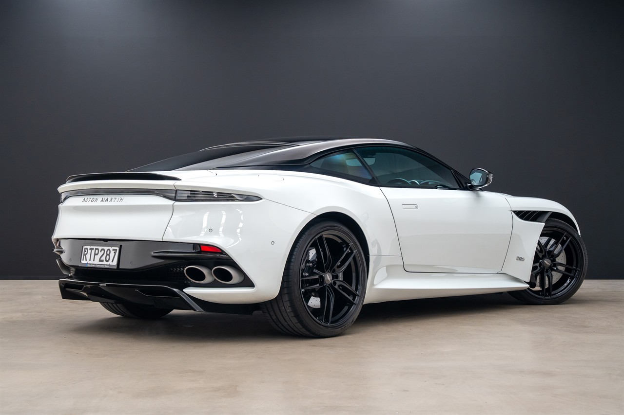 2021 Aston Martin DBS