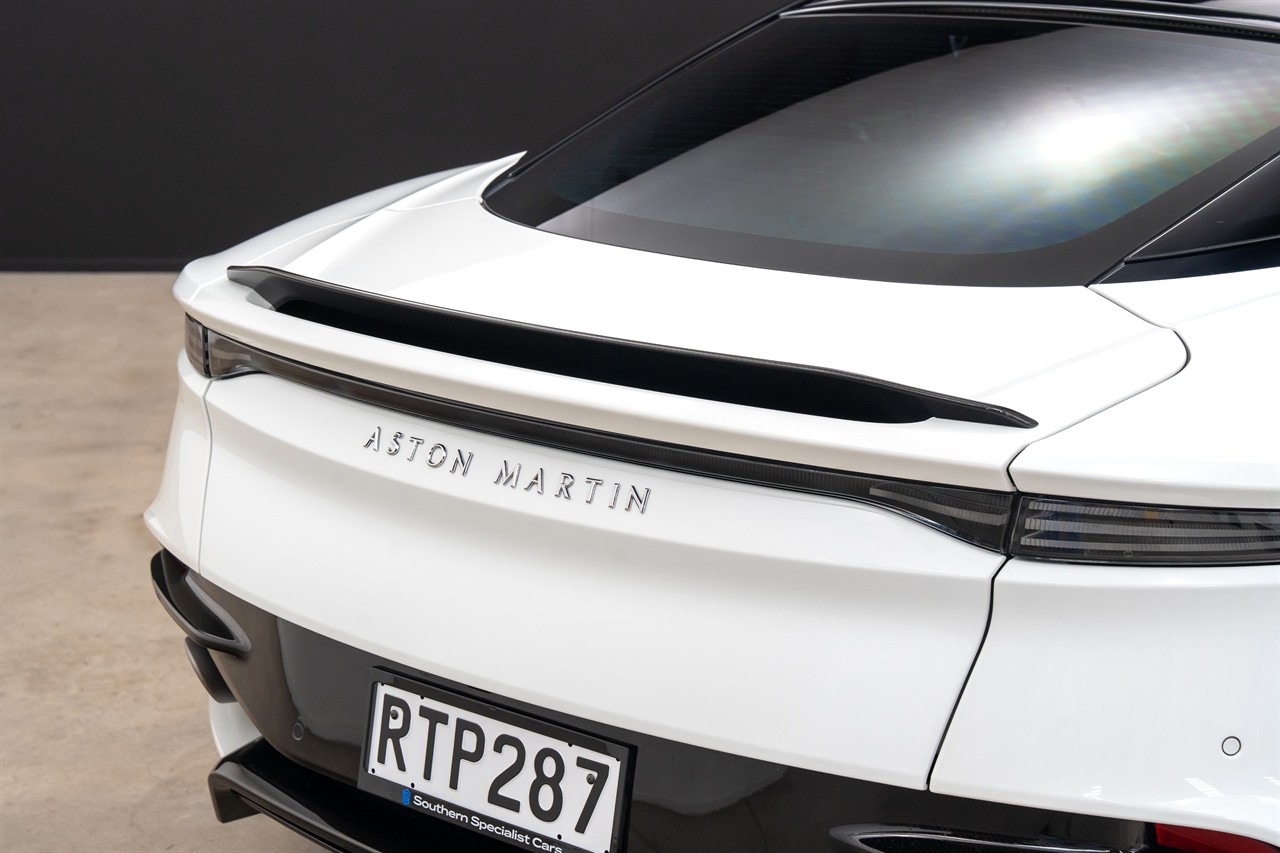 2021 Aston Martin DBS