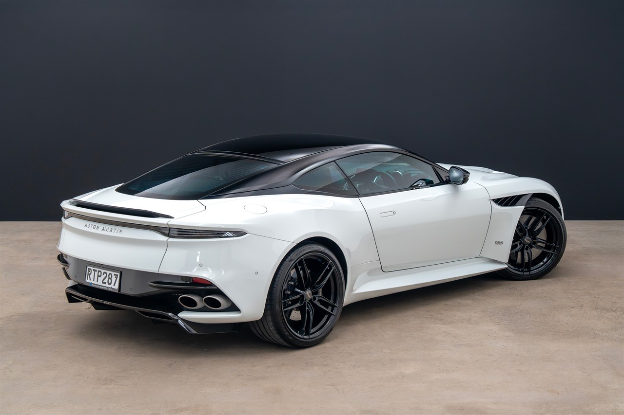 2021 Aston Martin DBS