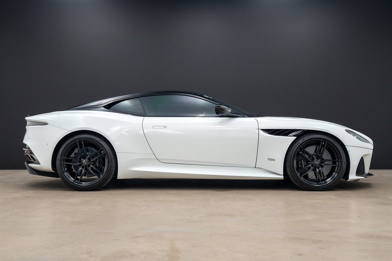 2021 Aston Martin DBS