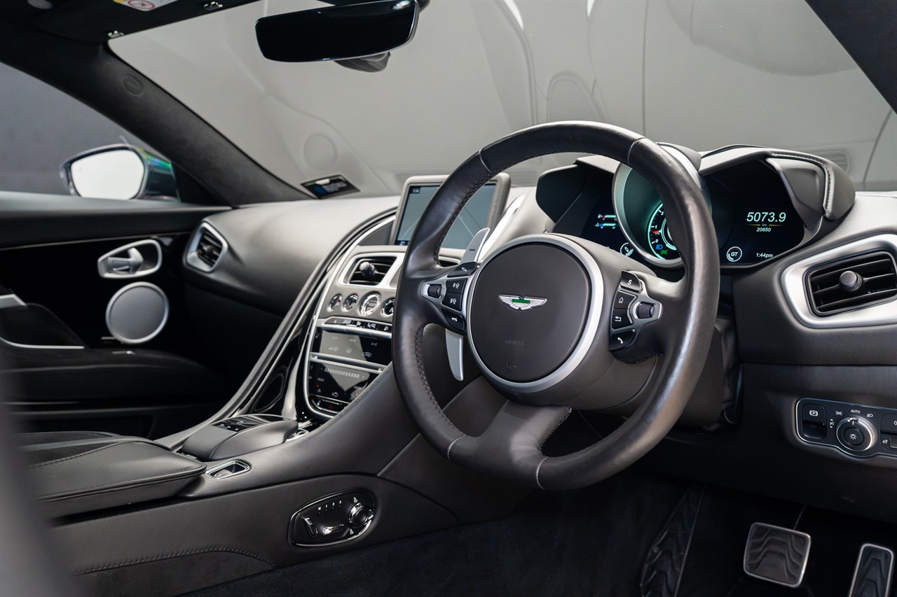 2021 Aston Martin DBS