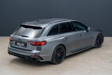 2021 Audi RS4 - Thumbnail