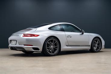 2019 Porsche 911 - Thumbnail