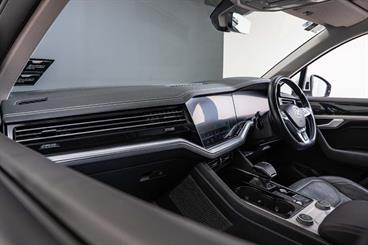 2019 Volkswagen Touareg - Thumbnail