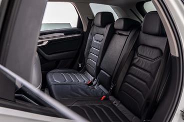 2019 Volkswagen Touareg - Thumbnail