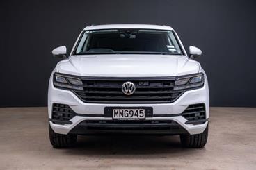 2019 Volkswagen Touareg - Thumbnail